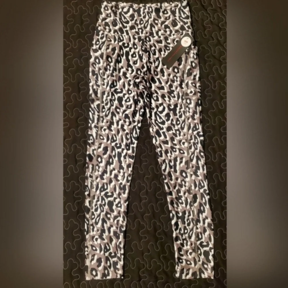 Bally Fitness Womens‎ Animal Print Athletic Capri Leggings NWT Black Size Small